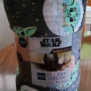 NEW! The Big One BABY YODA Oversized Throw